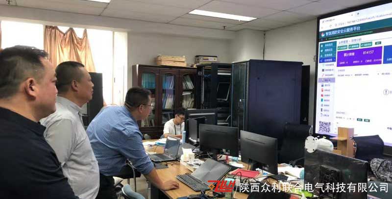 数字智能消防巡检柜厂家—众利联合参观重庆大学城市智慧消防研究成果